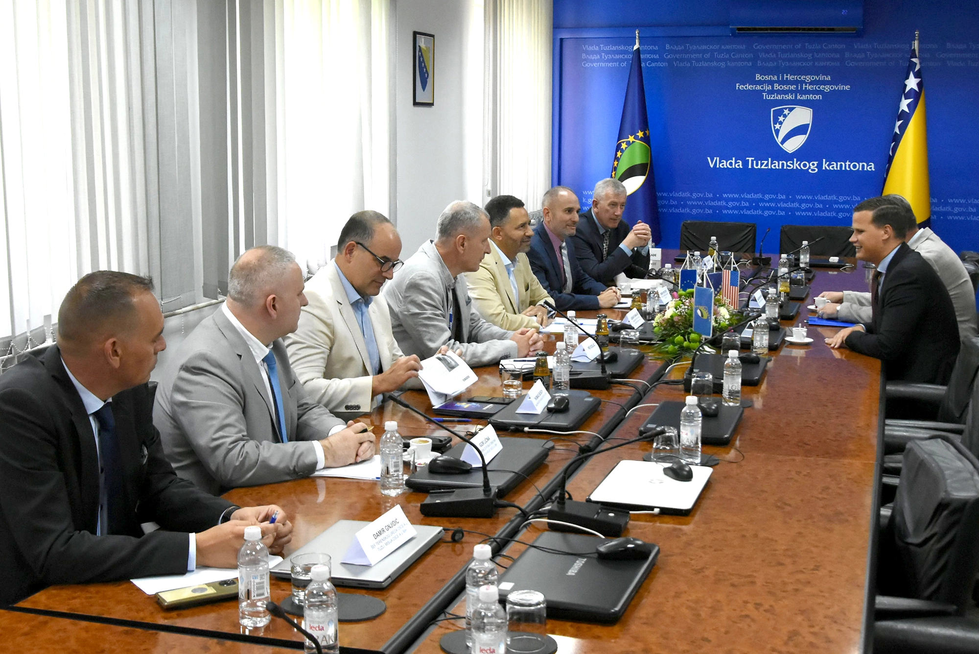 Premijer Halilagić i ministar Mehanović sa predstavnicima Misije OSCE-a u BiH, Delegacije EU u BiH i Američke ambasade razgovarali o donošenju zakonskih rješenja o slobodi mirnog okupljanja