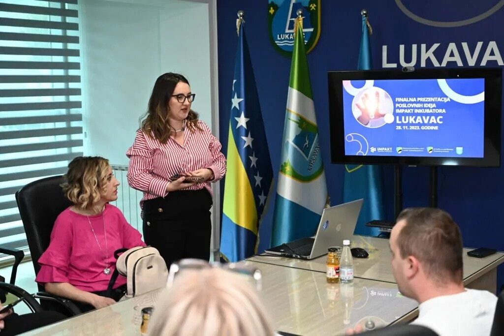 1701277208_65676e184af69