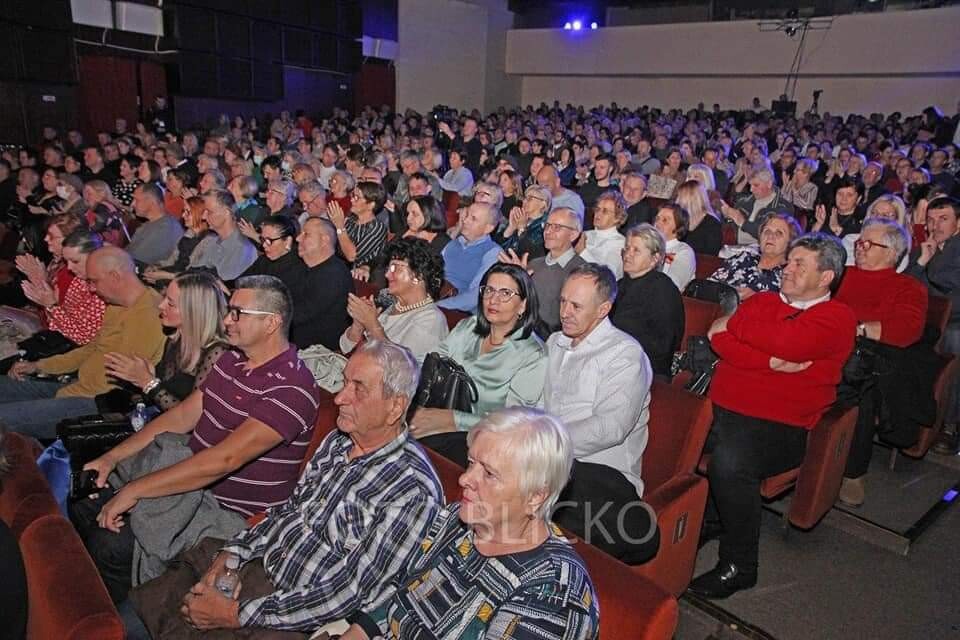 1701961210_6571ddfa21082